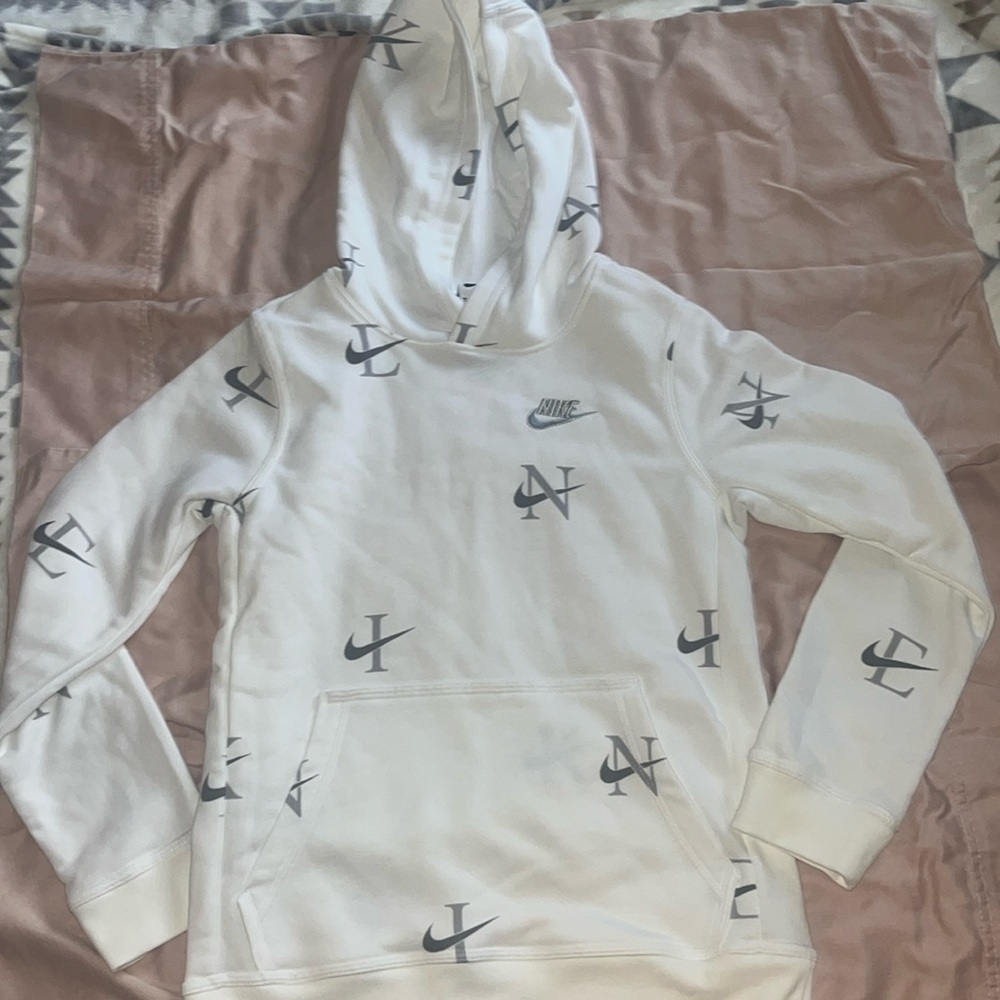 Nike boys Sweatshirt Size MEDIUM (NWT)